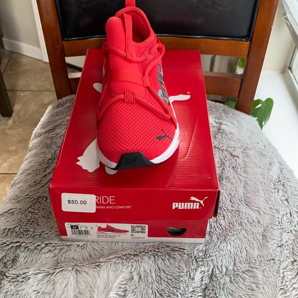 Red puma shoe kids